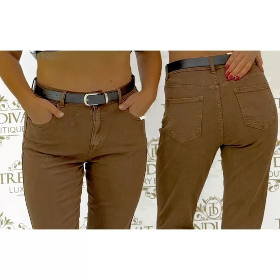 Magas derekú női mom fit farmerenadrág ajándék övvel – Barna sztreccs nadrág "BF5728-76" - L Magas derekú női mom fit farmerenadrág ajándék övvel – Barna sztreccs nadrág "BF5728-76" - L
