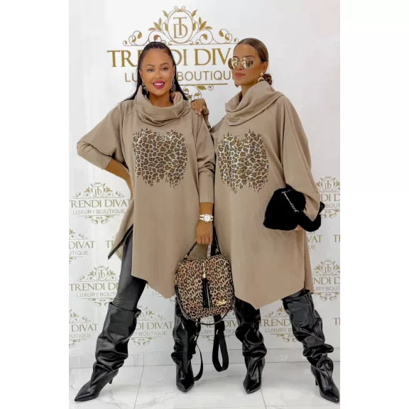 Leopárdmintás strasszos női oversize sálgalléros tunika - Camel barna Leopárdmintás strasszos női oversize sálgalléros tunika - Camel barna