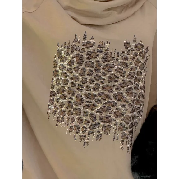 Leopárdmintás strasszos női oversize sálgalléros tunika - Camel barna Leopárdmintás strasszos női oversize sálgalléros tunika - Camel barna