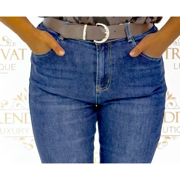 Plus size, sötétkék Slim-Straight női farmer ezüstcsatos barna övvel "M1561-2" - 3XL Plus size, sötétkék Slim-Straight női farmer ezüstcsatos barna övvel "M1561-2" - 3XL