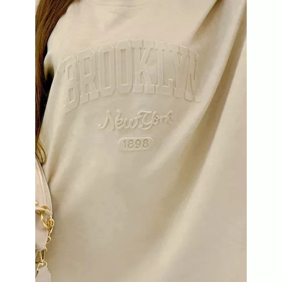 Domború Brooklyn mintás oversize női tunika - Bézs Domború Brooklyn mintás oversize női tunika - Bézs