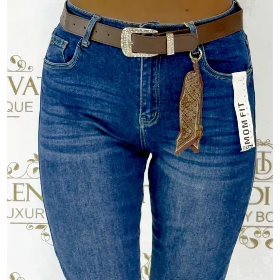 Plus size, magas derekú Mom Fit női farmernadrág barna övvel "M1523-2" - L Plus size, magas derekú Mom Fit női farmernadrág barna övvel "M1523-2" - L