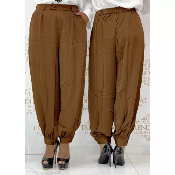 Szatén anyagú, elegáns fazonú, szára összegombolható nadrág - L/XL - Csoki Barna Szatén anyagú, elegáns fazonú, szára összegombolható nadrág - L/XL - Csoki Barna