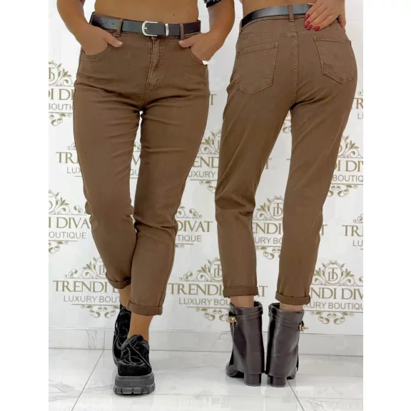 Magas derekú női mom fit farmerenadrág ajándék övvel – Barna sztreccs nadrág "BF5728-76" - XS Magas derekú női mom fit farmerenadrág ajándék övvel – Barna sztreccs nadrág "BF5728-76" - XS