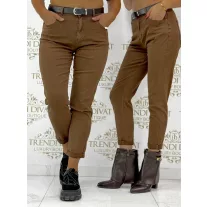   Magas derekú női mom fit farmerenadrág ajándék övvel – Barna sztreccs nadrág "BF5728-76" - XS