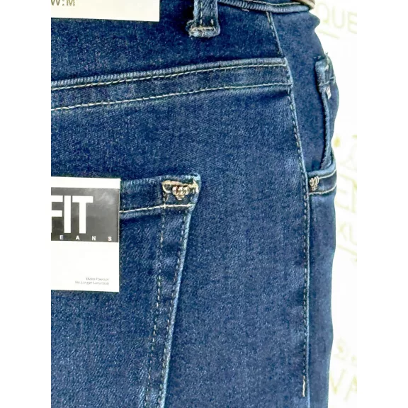 Plus size, magas derekú Mom Fit női farmernadrág barna övvel "M1523-2" - XXL Plus size, magas derekú Mom Fit női farmernadrág barna övvel "M1523-2" - XXL