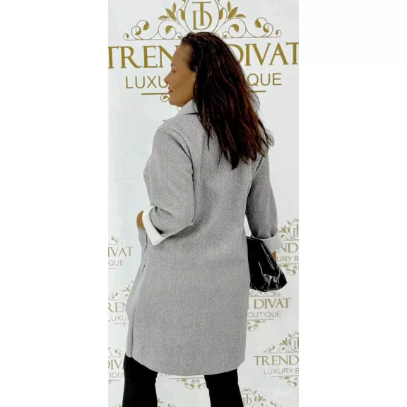 Plus size, brossal díszített gombos női szövetkabát – Hosszított kabát - Sötétszürke Plus size, brossal díszített gombos női szövetkabát – Hosszított kabát - Sötétszürke