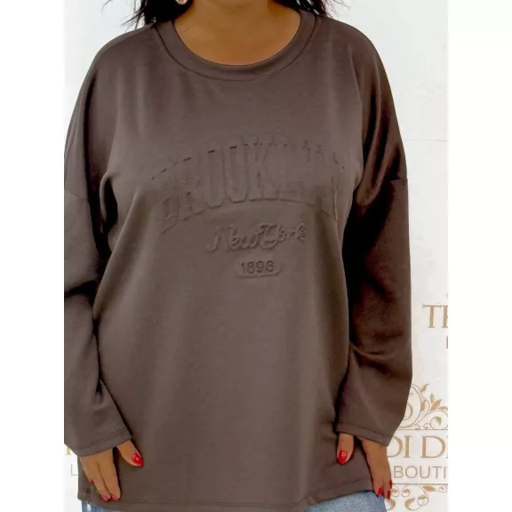 Domború Brooklyn mintás oversize női tunika - Csoki barna Domború Brooklyn mintás oversize női tunika - Csoki barna