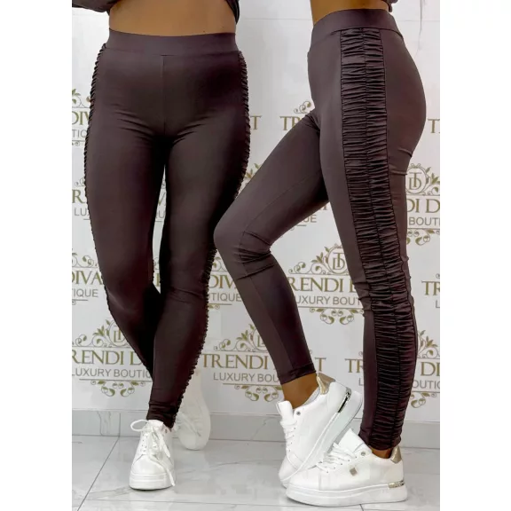 Magas derekú, oldalt ráncolt rugalmas anyagú leggings "M60002" - Csoki barna - XS Magas derekú, oldalt ráncolt rugalmas anyagú leggings "M60002" - Csoki barna - XS