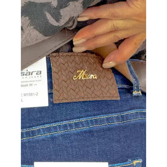 Plus size, sötétkék Slim-Straight női farmer ezüstcsatos barna övvel "M1561-2" - XXL Plus size, sötétkék Slim-Straight női farmer ezüstcsatos barna övvel "M1561-2" - XXL