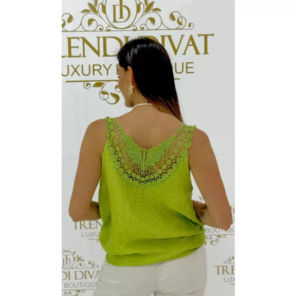 Summer T-shirt with a butterfly crocheted pattern on the back, with a tie bottom - White
