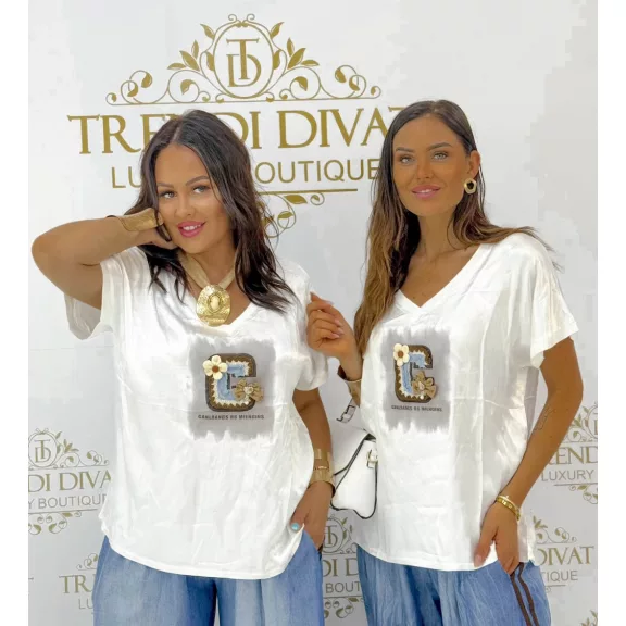Women's v-neck satin top with 3D letter appliqué - White / Ekrü - White / Méret nélküli