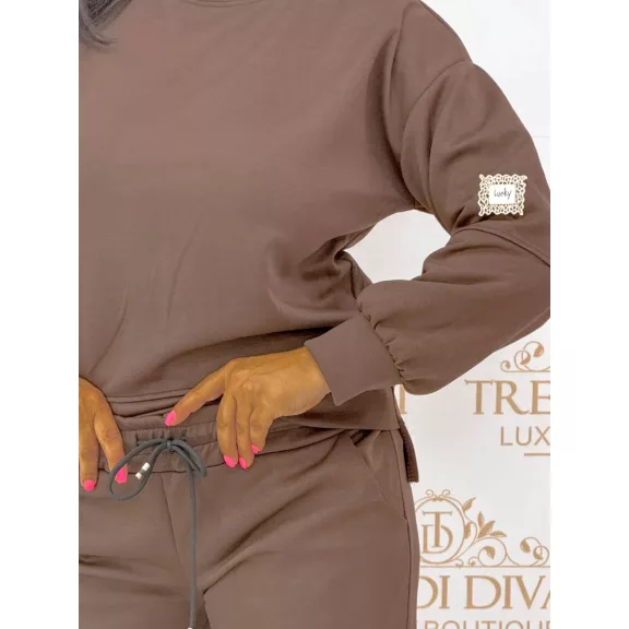 Women's warm set with loose legs decorated with "Lucky" appliqué - Chocolate
