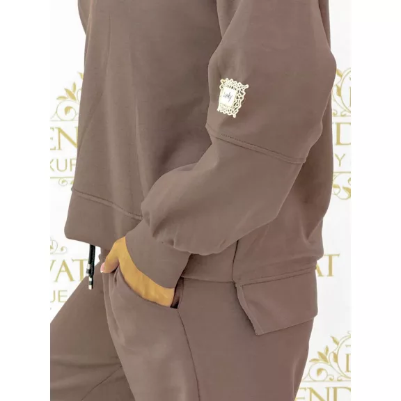 Women's warm set with loose legs decorated with "Lucky" appliqué - Chocolate