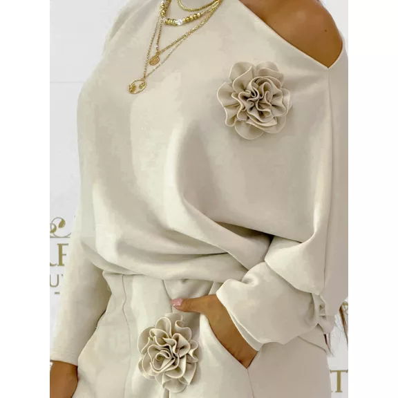 Two-piece casual ensemble with 3D removable floral decoration - Beige