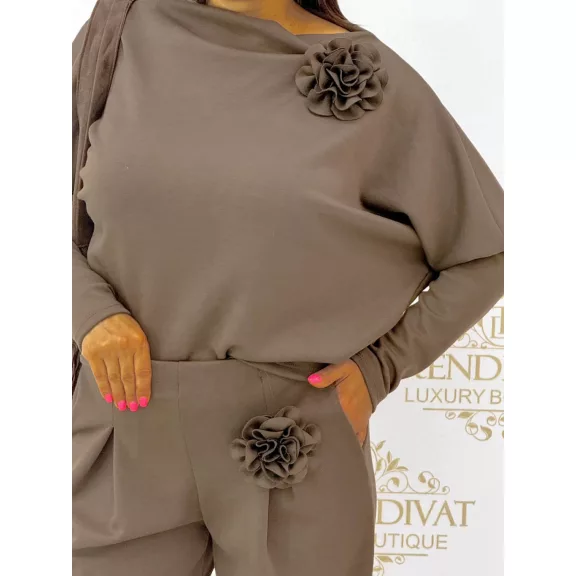 Two-piece casual ensemble with 3D removable floral decoration - Chocolate