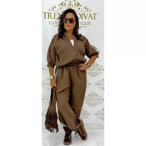 Women's leisure ensemble with side stripes - Zip-up 3/4-sleeve top + pants set - Chocolate