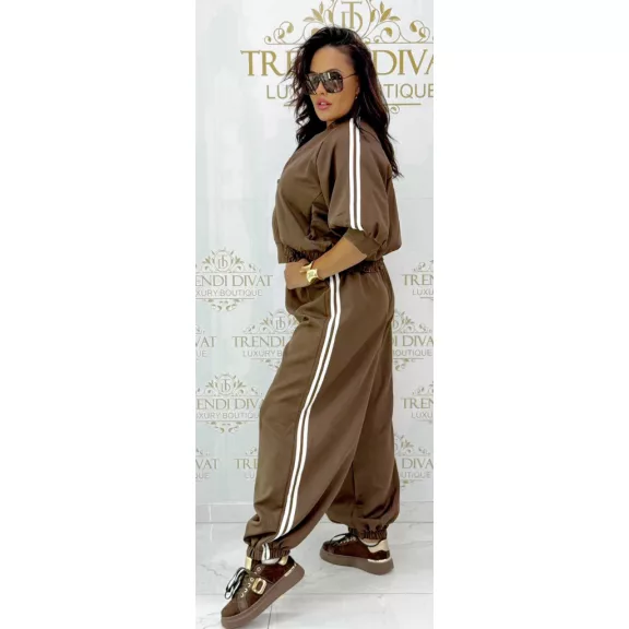 Women's leisure ensemble with side stripes - Zip-up 3/4-sleeve top + pants set - Chocolate
