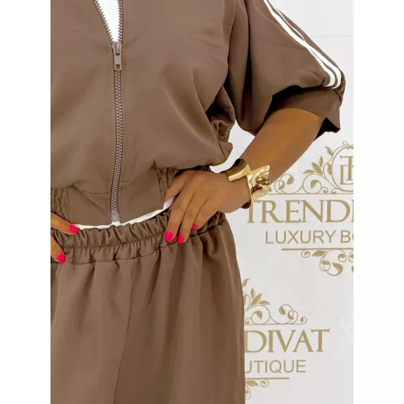Women's leisure ensemble with side stripes - Zip-up 3/4-sleeve top + pants set - Chocolate