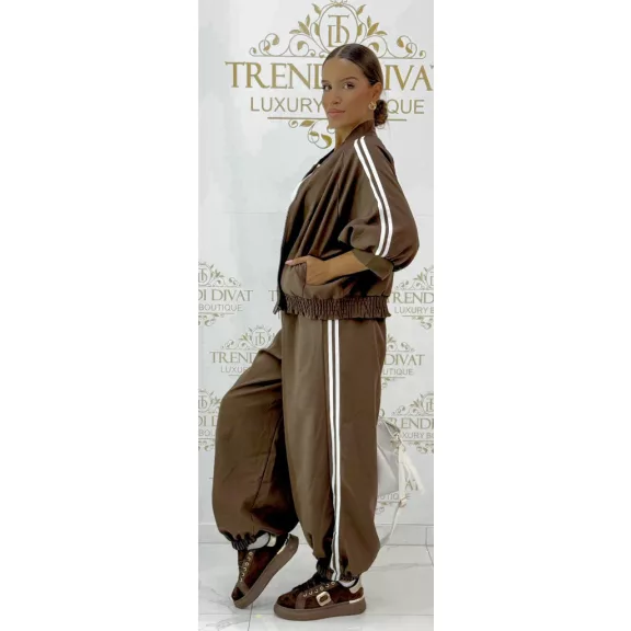 Women's leisure ensemble with side stripes - Zip-up 3/4-sleeve top + pants set - Chocolate