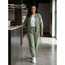   Women's leisure ensemble with side stripes - Zip-up 3/4-sleeve top + pants set - Mid Brown