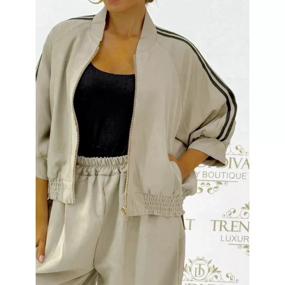 Women's leisure ensemble with side stripes - Zip-up 3/4-sleeve top + pants set - Mid Brown