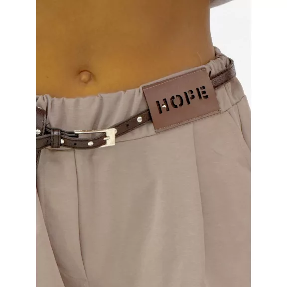 Lefelé szűkülő szárú női szövetnadrág, "HOPE" bilétával, ajándék övvel - Bézs Lefelé szűkülő szárú női szövetnadrág, "HOPE" bilétával, ajándék övvel - Bézs