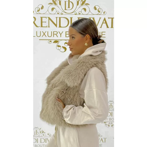 Faux fur vest with large collar "25007" - Off White / M