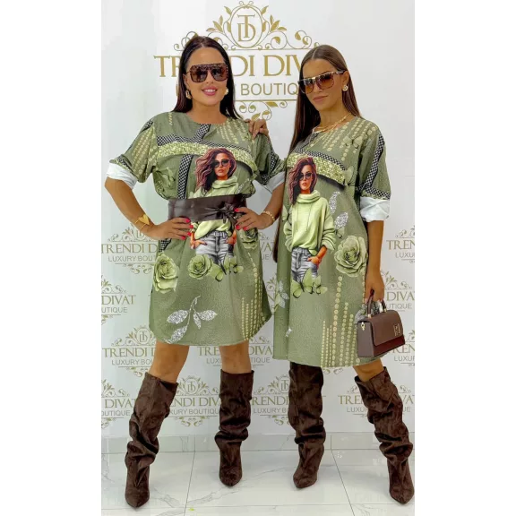 Oversize női portrés és rózsa mintás tunika ruha - Keki zöld Oversize női portrés és rózsa mintás tunika ruha - Keki zöld